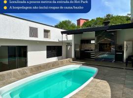 Casa Temporada Rio Quente (Em frente ao Hot Park), дом для отпуска в городе Риу-Кенти