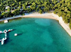 Jazine beach villas, hotel in Tisno