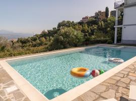 Near Cinque Terre - Mountain Farmhouse with Pool, hotel en Tivegna