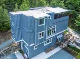 Hillside Hideaway- Container Home in Blowing Rock (4 miles from Appalachian Ski Mountain)