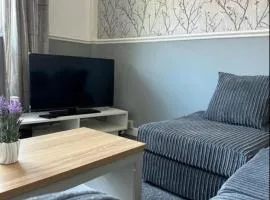 A Charming 2-BR Property - Sleeps 5