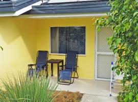 Ciri's Apartelle, hôtel à Moalboal