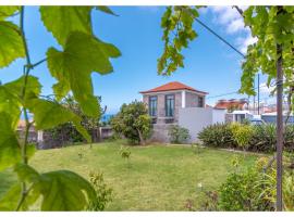 Casa Lanço with Spectacular View, παραθεριστική κατοικία στη Φουνσάλ