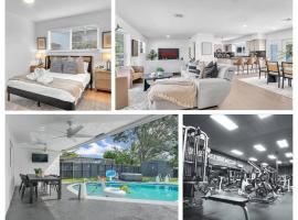 Traveler's Dream Heated Pool Home 24/7 Gym Hot Tub, hotel en Hollywood