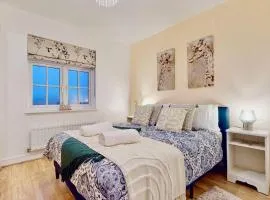 Candy Dene, Top Floor Apartment