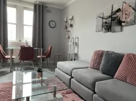 2 Bedroom Flat - Sleeps 4 - Parking - Wifi