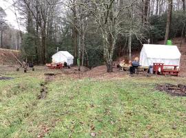 GLAMPING Off Grid Tent ULTIMATE IN COMFORT, luxusní kemp v destinaci Turtletown