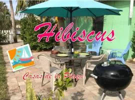 Hibiscus Cottage - Downtown and Steps to the Beach!