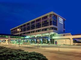 Four Points Huntsville Airport, Hotel in Madison