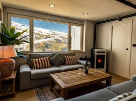 Luxury refurnished apartment with Private Parking close to ski slopes, hotel en Sierra Nevada
