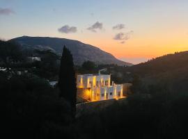 Haroupia Hillside Villa, hotel con estacionamiento en Kalymnos