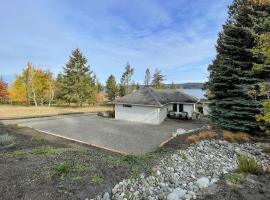 Cottage on the Bay- Hot Tub, Beach, Dock, Kayaks, hotel em Sequim