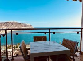 APARTMENT WITH OCEAN VIEW – hotel w mieście Playa del Cura