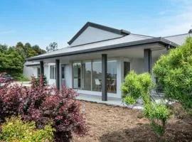 The Rest Retreat Getaway 15 Mins to CBD 3 Bed