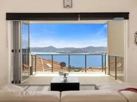 The View Sandy Bay 5 bedroom