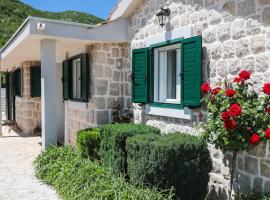 Family friendly house with a swimming pool Duge Njive, Zagora - 22311, hotel a Vrgorac