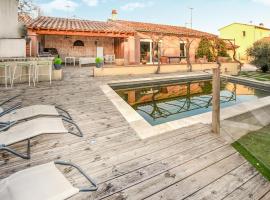 3 Bedroom Stunning Home In Orange, hotel i Arras-sur-Rhône