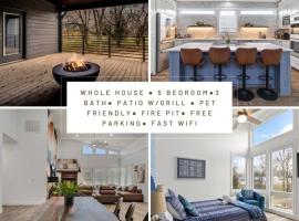 Hook St Art Pad: Just 5 Mins to Downtown Vibes!, hotel v destinaci Bentonville