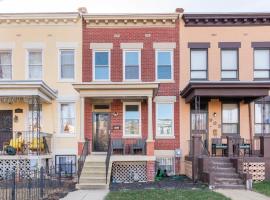 Comfortable 4 Bedroom Home with City View Near Capitol Hill Washington DC, Hotel in Washington