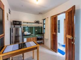 1-BR flat with kitchen private bath hot and cold shower, מלון בג'נרל לונה