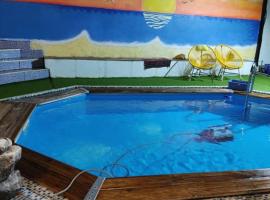 Agréable Villa équipée avec piscine et barbecue, hotel Sainte-Suzanne városában