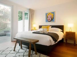 NEW 4p renovated apartment @BEST location Jordaan, penzión v destinácii Amsterdam