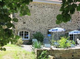 Gîte en bord d'étang et de rivière, hotel di Beynat