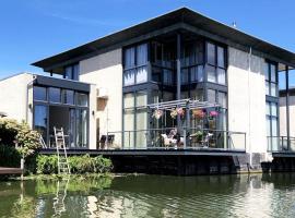 Prachtig guesthouse aan het water, готель у місті Алмере