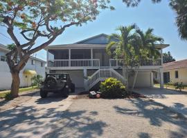 Viesnīca Tarpon - Spacious Updated W&D Full Kitchen 1.5 Mi to Beach pilsētā Bounitaspringsa