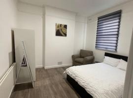 Citrine - Executive London Garden Flat, apartment in South Norwood