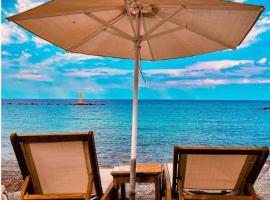 Galazio Seaside Luxury Rooms & Coffee Shop, paplūdimio viešbutis mieste Platamonas