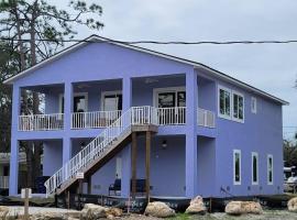 Humpback Whale - New House View of Imperial River- 1.5 Mi 2 Beach, hotel sa Bonita Springs