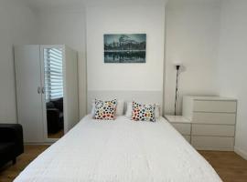 Garnet - Deluxe London Studio, apartament a South Norwood