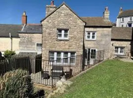 Cove Garden Grade II Cottage
