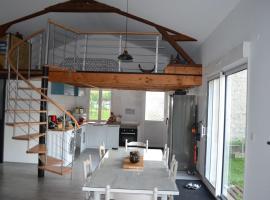 Joinville : Grange entièrement rénovée style loft., hotel i Joinville