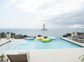 Sunset 1 - 2 Bed Suite - Cliffside - Ground Floor, Hotel in Whitehouse