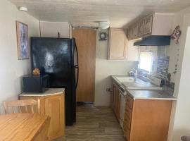 Park Model Furnished #5, homestay in Tucson