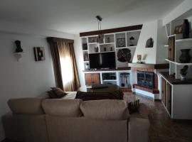 CASA LAURA, hotell i Iznájar