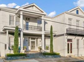 뉴올리언스에 위치한 숙소 Timeless Elegance Historic NOLA Haven 2BD