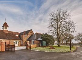 Stunning Coach House in Sussex, hotel with parking in Twineham