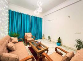 Love Lounge - Luxury 3BHK Villa in Greater Noida, отель в городе Ноида