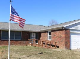 Rt. 682 Athens, 3 Queen bedrooms, 2 baths, Wi-Fi, hotel di Athens