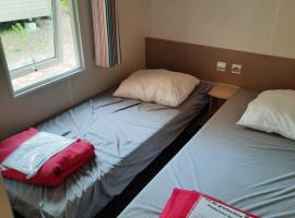 Une petite chambre en forêt à Saint Chéron, bed and breakfast en Saint-Chéron
