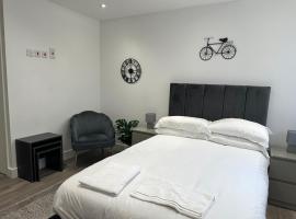 Studio Flat in Luton Town Centre, hotel in Luton