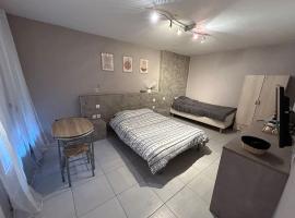 Studio 27m2, hotel di Sainte-Savine