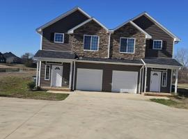 Spacious 3-Bedroom Modern Home Near CLT Motor Speedway, apartment in Concord