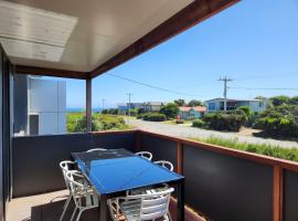 Coast Leumeah, holiday rental in Surf Beach