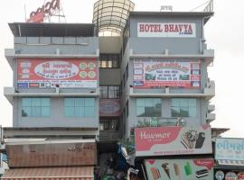 Viesnīca hotelbhavya rajonā Maninagar, pilsētā Amdāvāda