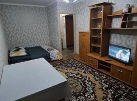 Квартира однокомнатная во 2-ом микрорайоне, hotel sa Taraz