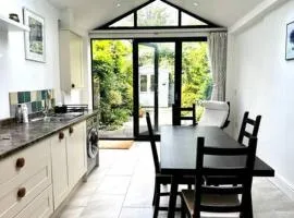 Charming 1 bed super central Terraced House